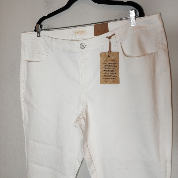 NWT Coldwater Creek Embroidered White Ankle Stretch Denim Jeans Size 20 - Picture 13 of 16